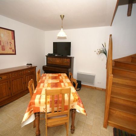 Holiday Home With Garden In Brainville Екстериор снимка