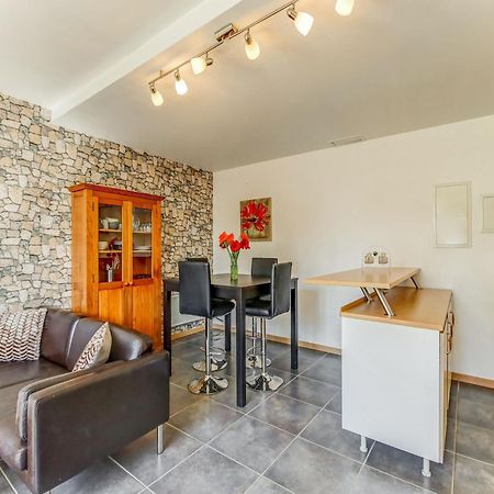 Holiday Home With Garden In Brainville Екстериор снимка