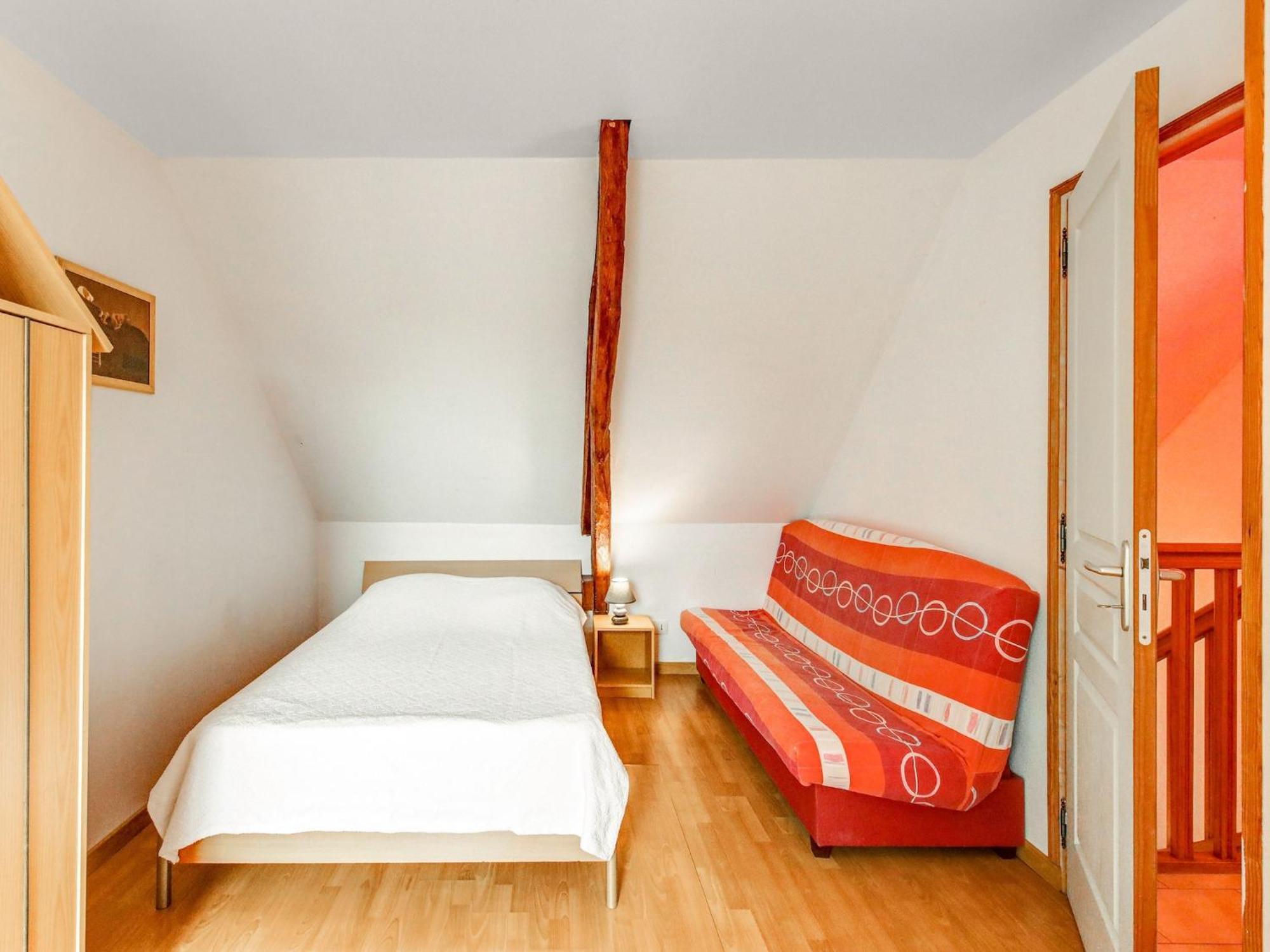 Holiday Home With Garden In Brainville Екстериор снимка
