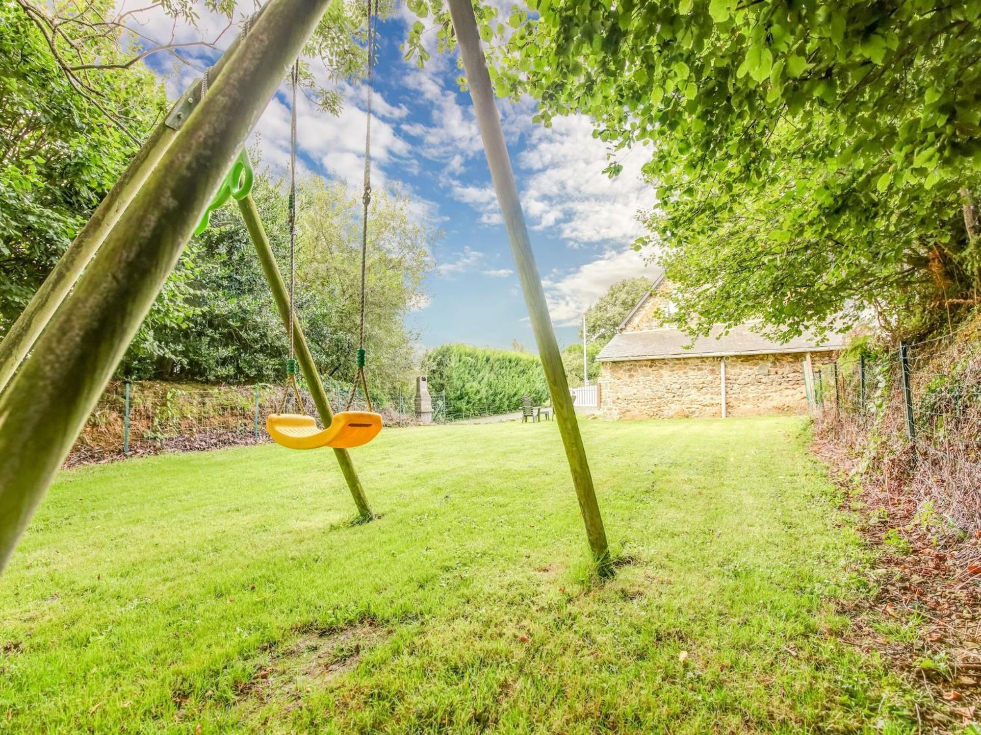 Holiday Home With Garden In Brainville Екстериор снимка