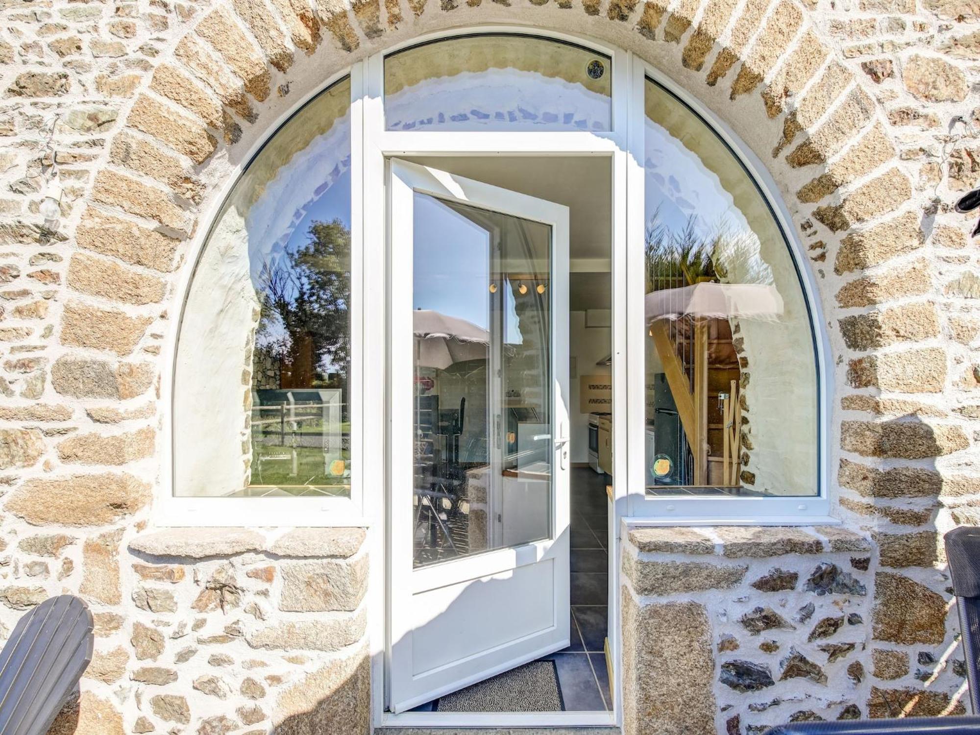 Holiday Home With Garden In Brainville Екстериор снимка